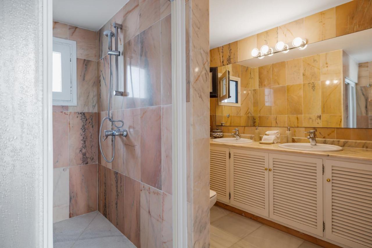 Luxurious Frontline Penthouse In Puerto Banus Apartamento Marbella Exterior foto